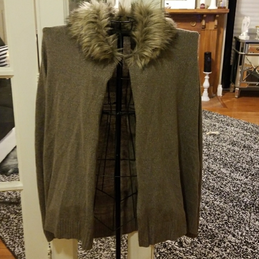 Cape - Picture 2 of 2